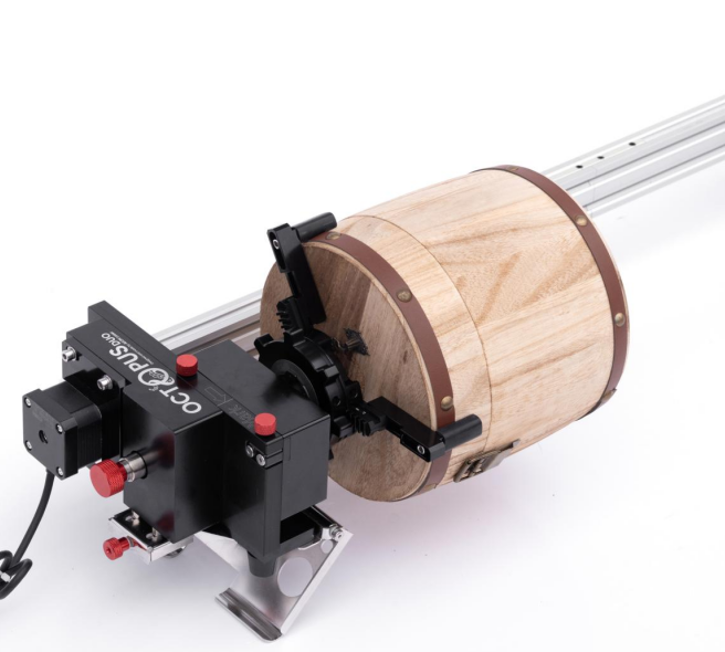 Octopus Duo engraving wooden barrel